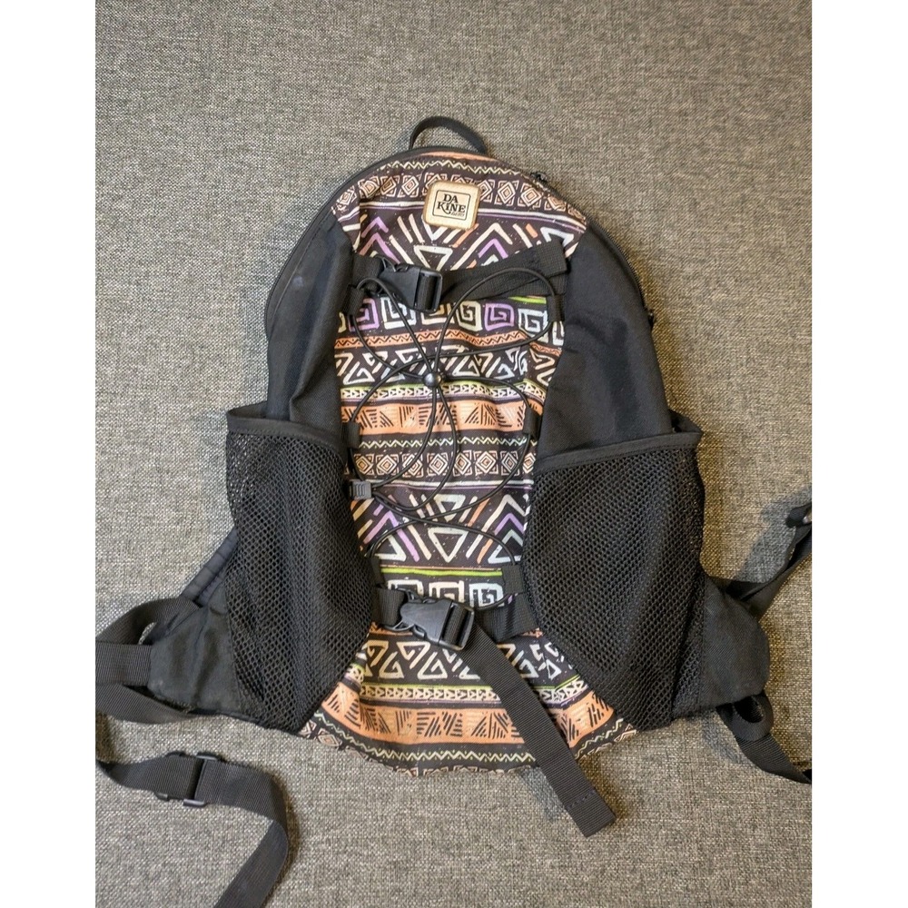 Dakine Wonder 15L Melbourne Backpack Snowboarding , Hiking Geometrical Bag